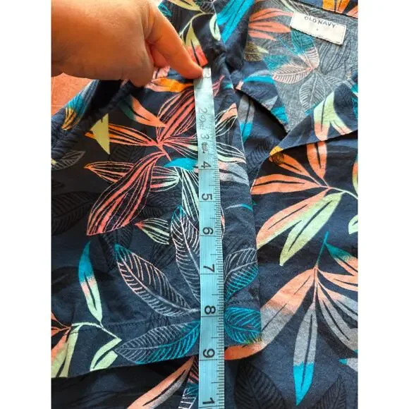 2 Old Navy Men’s Hawaiian Button-Down Shirts – Size Small | Casual Tropical - Picture 9 of 9